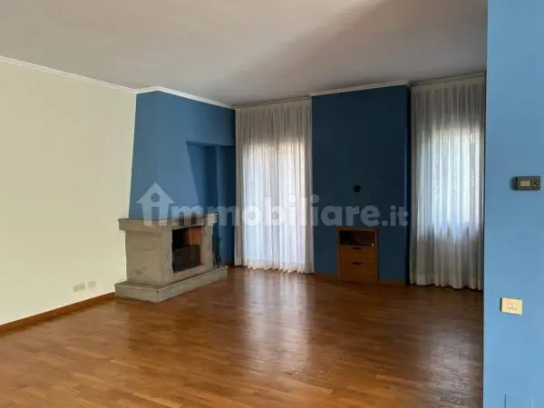 Villa via Sofocle 152, Axa, Roma