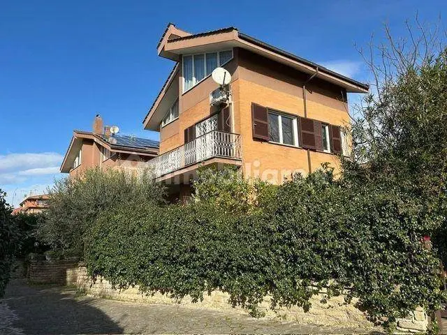 Immagine per Villa in vendita a Roma via Sofocle 152
