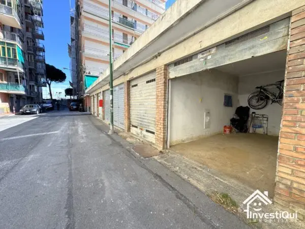 Garage via Montevideo 9, Borghetto Santo Spirito