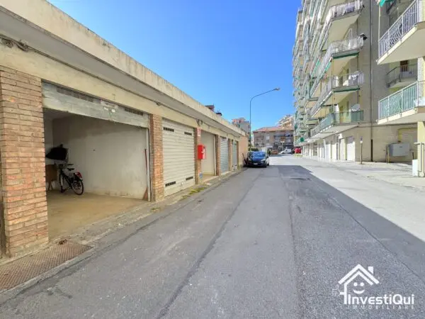 Garage via Montevideo 9, Borghetto Santo Spirito