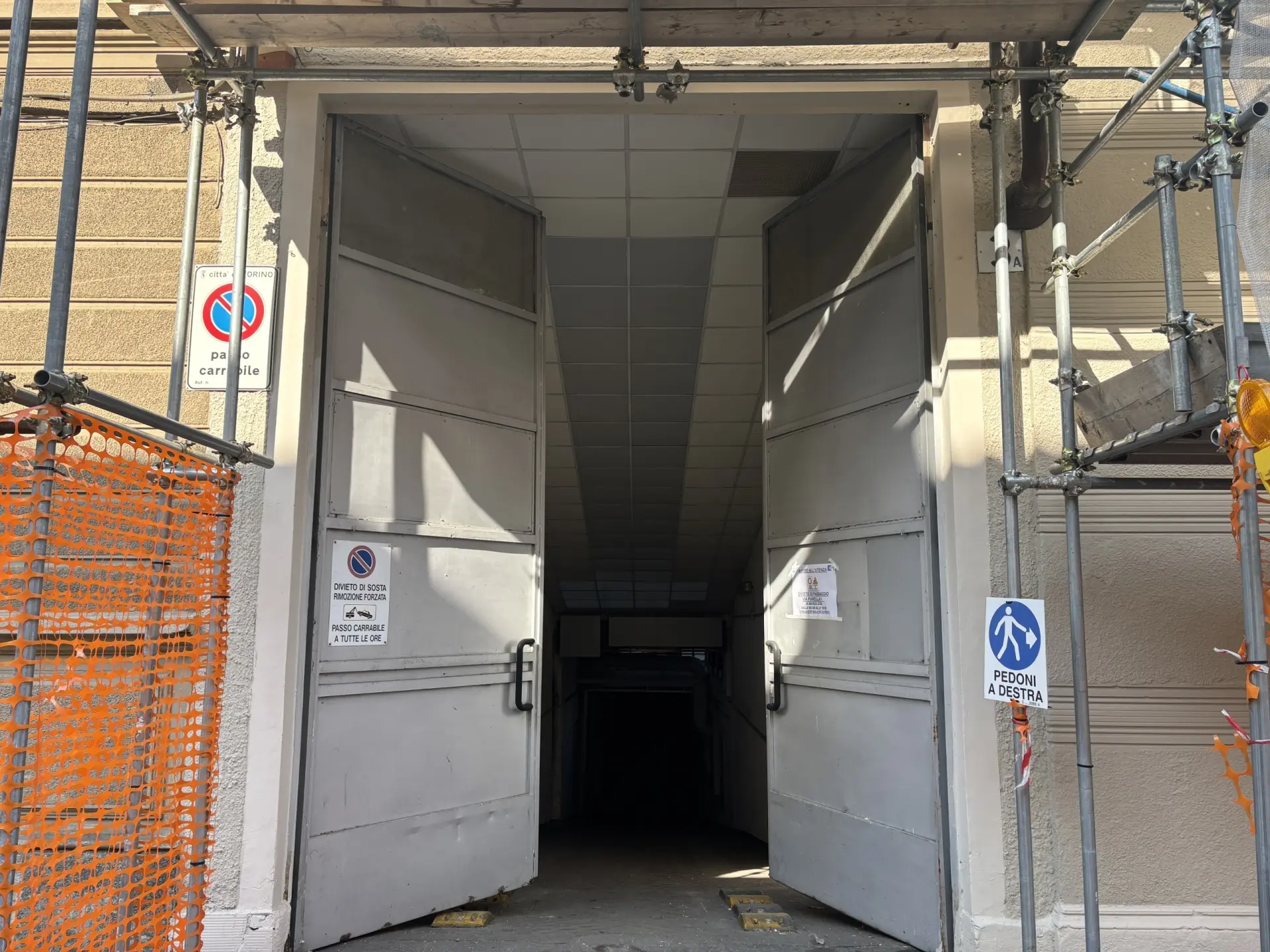 Immagine per Commerciale in vendita a Torino via Parella 3