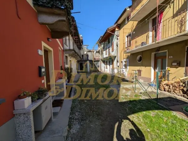 Villa Trifamiliare via Fratelli Borghini 8, Anzola D'Ossola