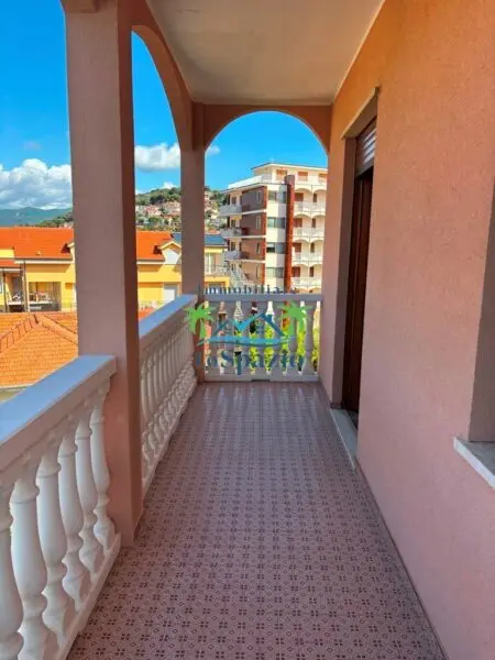 Trilocale via Aurelia 118, Andora