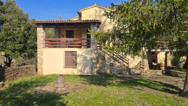 Casale via Di Carnano 8, Montecchio