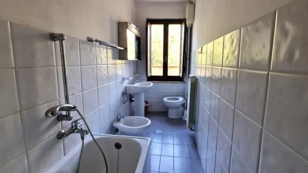 Casale via Di Carnano 8, Montecchio