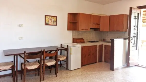 Casale via Di Carnano 8, Montecchio