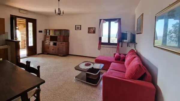 Casale via Di Carnano 8, Montecchio