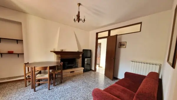 Casale via Di Carnano 8, Montecchio