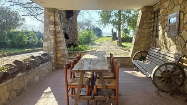 Casale via Di Carnano 8, Montecchio