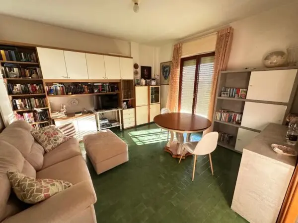 Monolocale viale Litoraneo, Sarzana