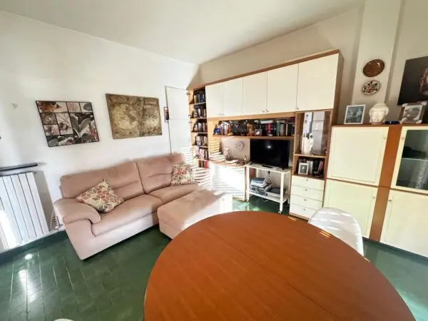 Monolocale viale Litoraneo, Sarzana