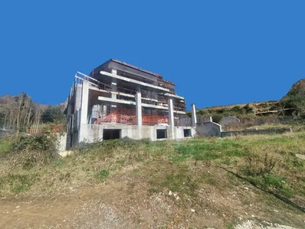 Villa via Montebarbuto 3, Luni