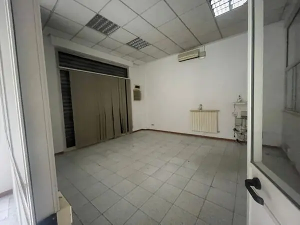 Locale Commerciale via Conca, Ancona