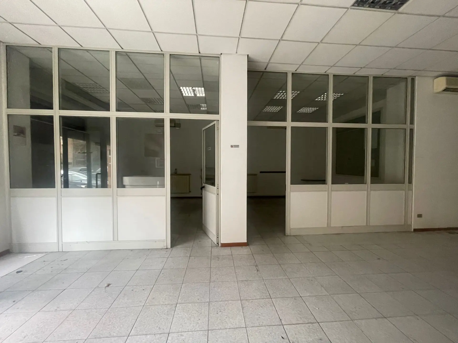 Immagine per Locale commerciale in vendita a Ancona via Conca