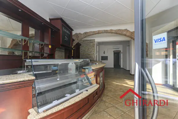 Negozio piazza Francesco Baracca 34r, Sestri Ponente, Genova