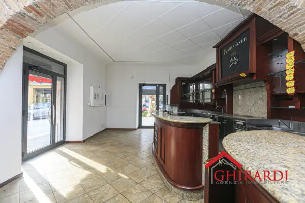Negozio piazza Francesco Baracca 34r, Sestri Ponente, Genova