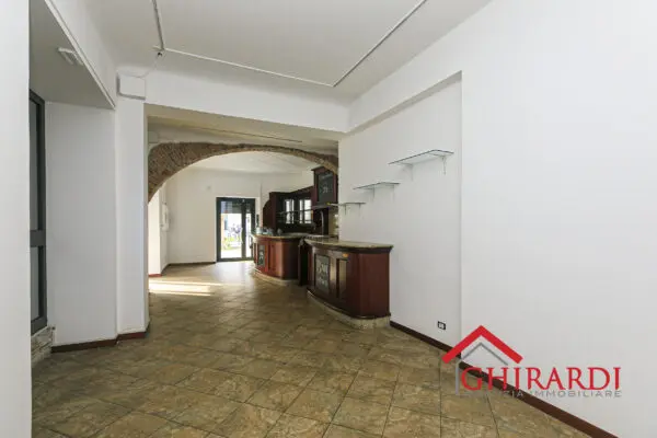 Negozio piazza Francesco Baracca 34r, Sestri Ponente, Genova