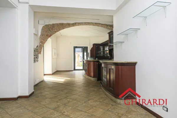 Negozio piazza Francesco Baracca 34r, Sestri Ponente, Genova