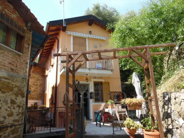 Porzione Di Casa via Frazione Brunetti 17, Camporosso