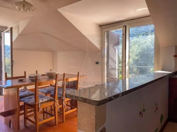 Appartamento via Località Gray 14, Camporosso