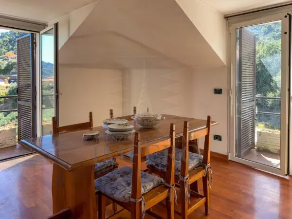 Appartamento via Località Gray 14, Camporosso