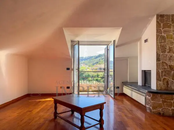 Appartamento via Località Gray 14, Camporosso