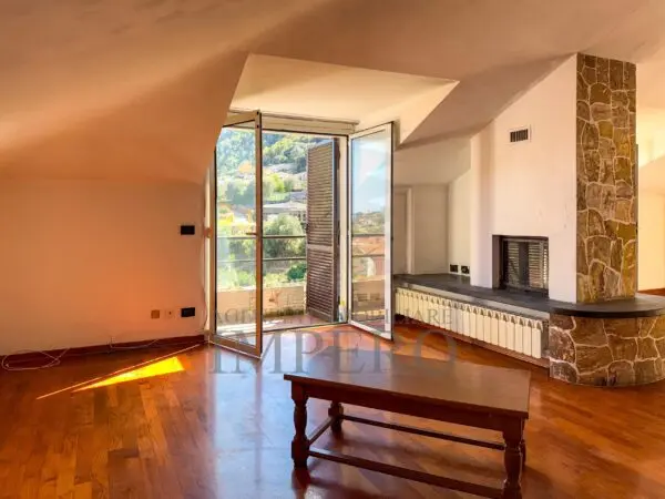 Appartamento via Località Gray 14, Camporosso