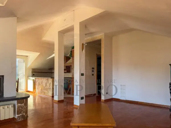 Appartamento via Località Gray 14, Camporosso