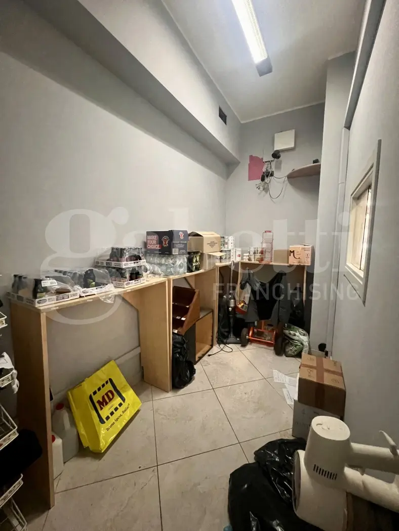 Immagine per Negozio in vendita a Barletta via Amerigo Vespucci