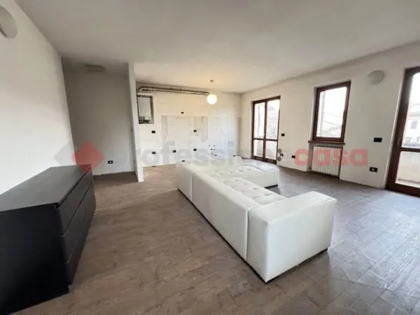 Appartamento via Loira 5b, San Pietro In Cariano