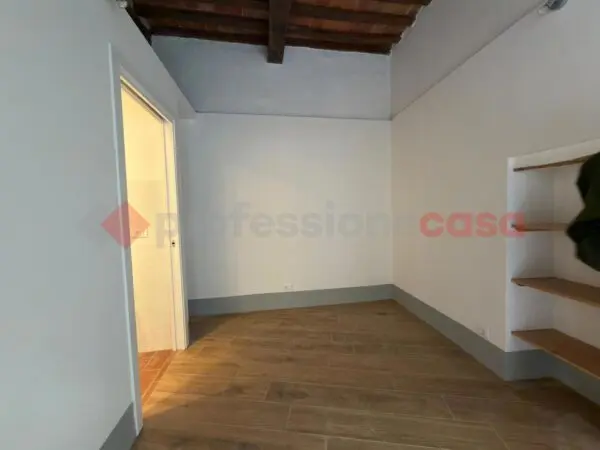 Negozio via Di Tolletta, Arezzo
