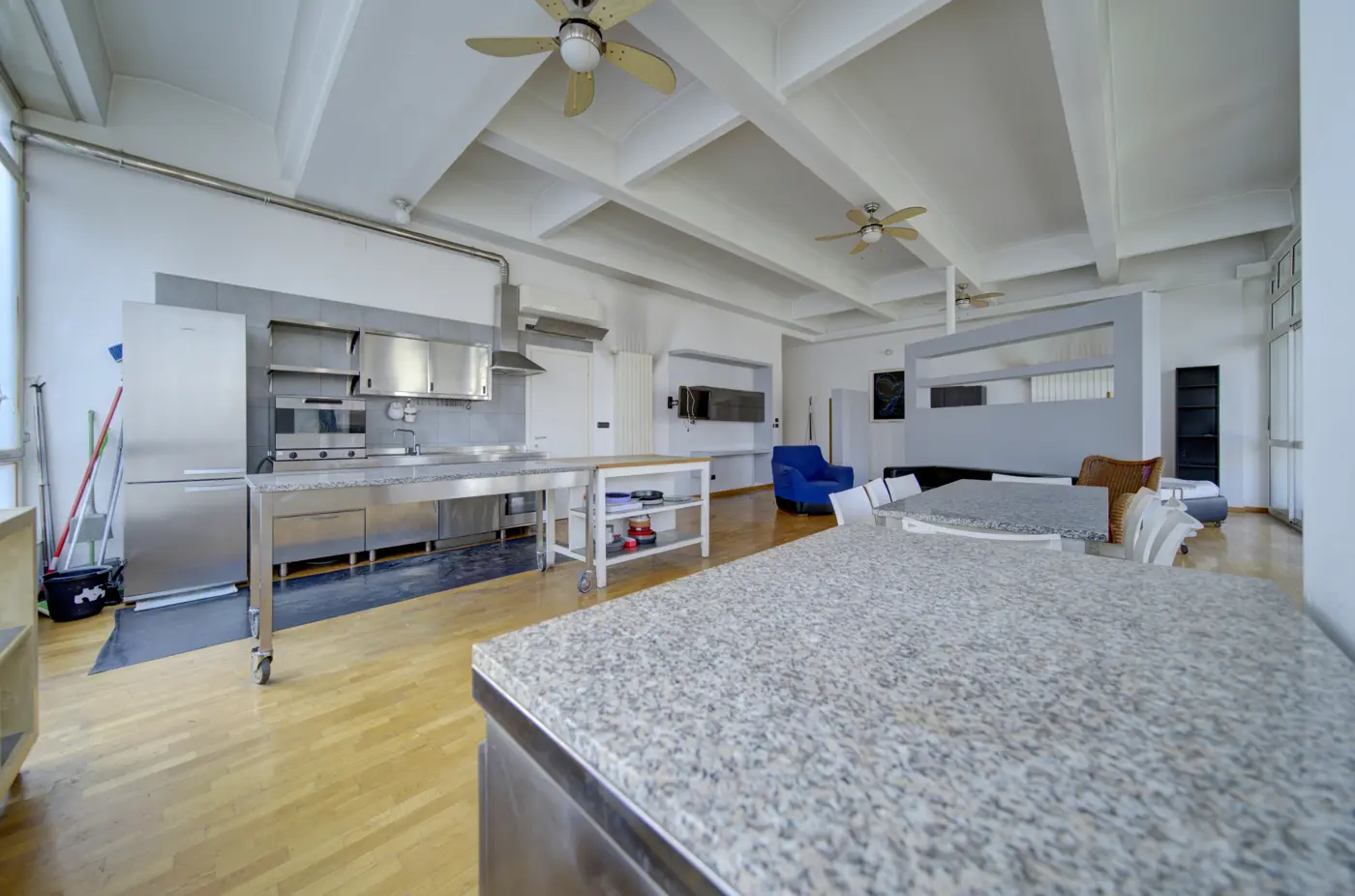 Immagine per Loft - Open Space in vendita a Torino corso Svizzera 185