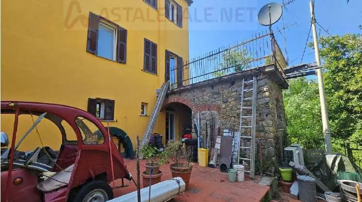 Immagine per Villa Bifamiliare in asta a Follo via Aldo Moro 22