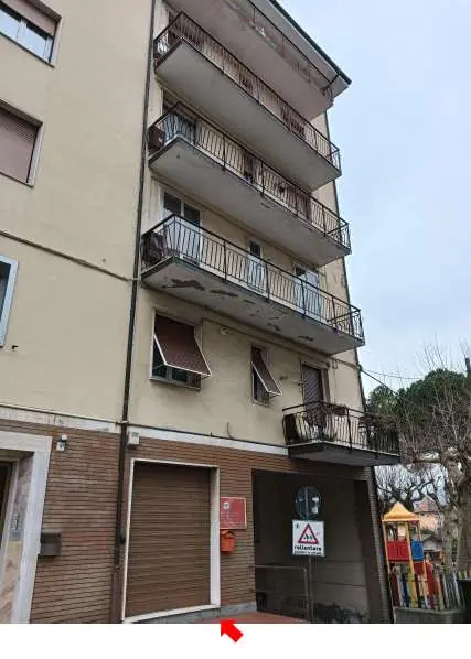 Negozio via Giacinto Macciò 9, Busalla