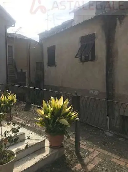Appartamento 2, Follo