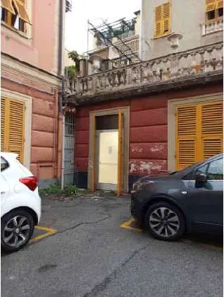 Negozio via Sestri 65, Genova