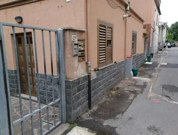Appartamento via Monfalcone 27, Bollate