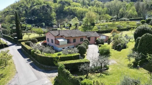 Villa via Comunale Campolungo 51, Lucca