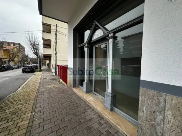 Locale Commerciale via Vasto, Chieti