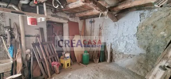 Casa Indipendente via Mazzini, Graniti