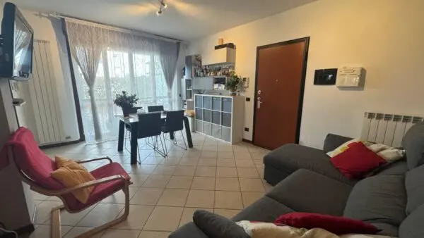 Appartamento via Ugo Foscolo, Gorla Minore