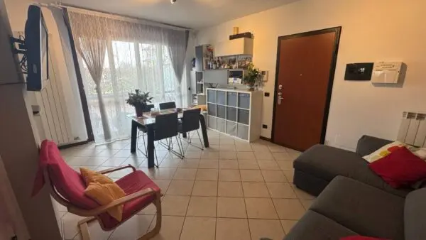 Appartamento via Ugo Foscolo, Gorla Minore