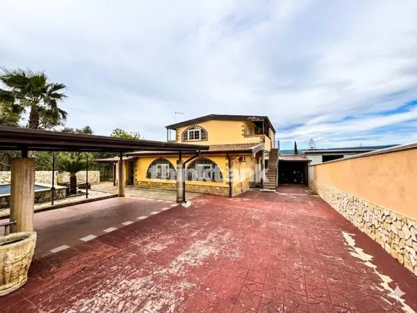 Villa via Luigi Volpicelli, Floridia