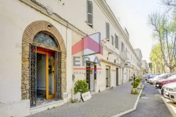 Locale Commerciale via Guido Baccelli 56/60, Civitavecchia
