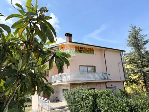 Appartamento via Contrada Macchie, Campobasso