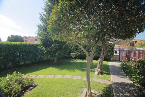 Villa via Giulio Belvederi 44, Roma