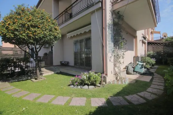 Villa via Giulio Belvederi 44, Roma