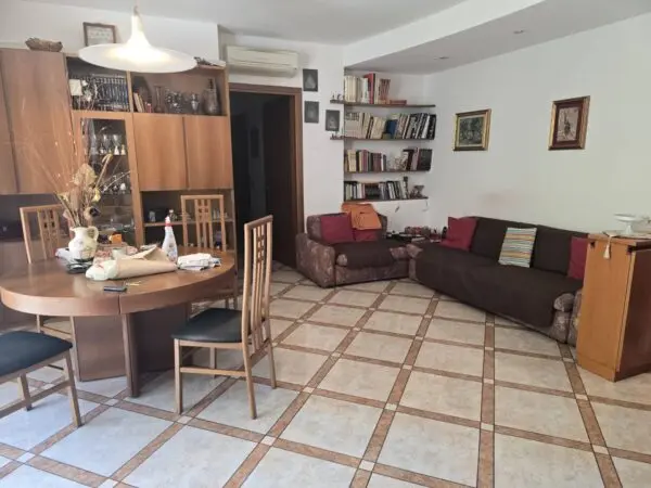 Appartamento via Cividale Del Friuli 15, Milano