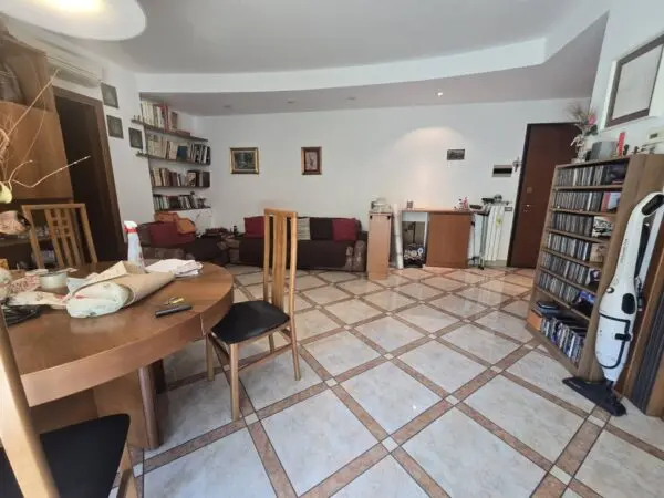 Appartamento via Cividale Del Friuli 15, Milano