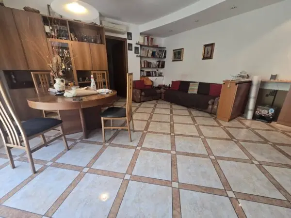 Appartamento via Cividale Del Friuli 15, Milano